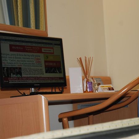 Hotel Continental Brescia Roncadelle Bagian luar foto