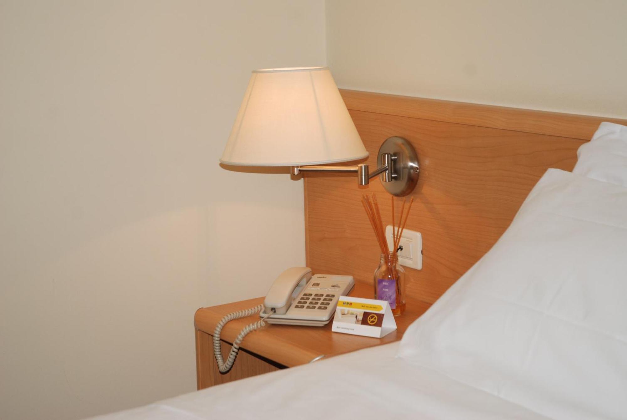 Hotel Continental Brescia Roncadelle Bagian luar foto