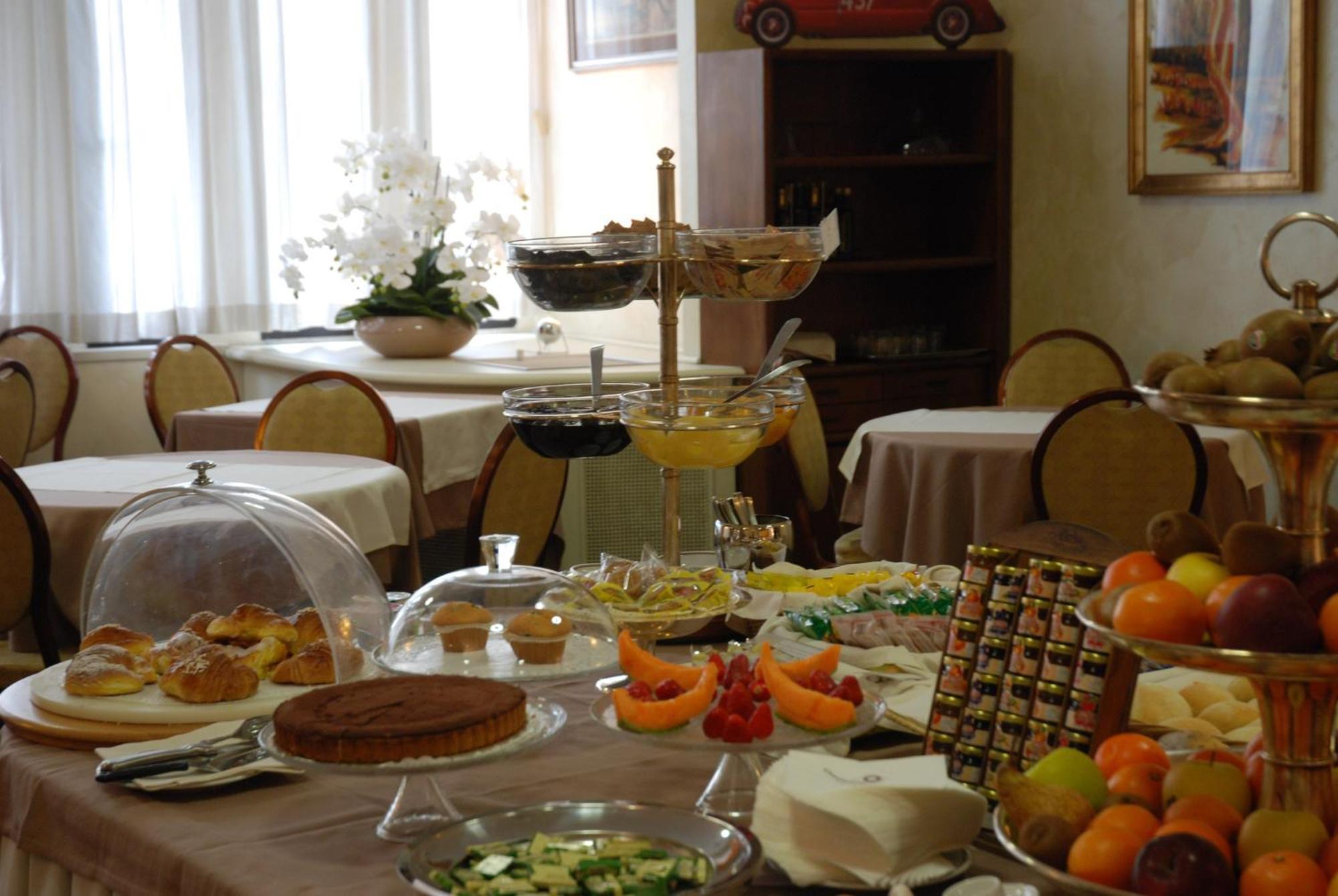 Hotel Continental Brescia Roncadelle Bagian luar foto