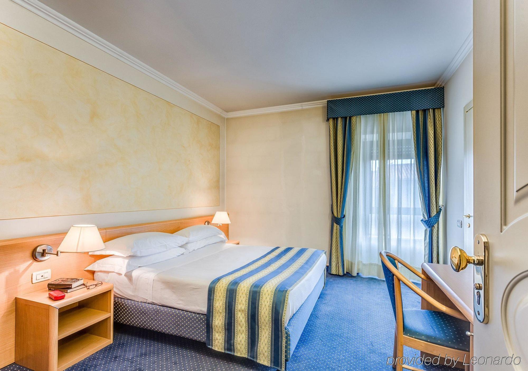 Hotel Continental Brescia Roncadelle Bagian luar foto