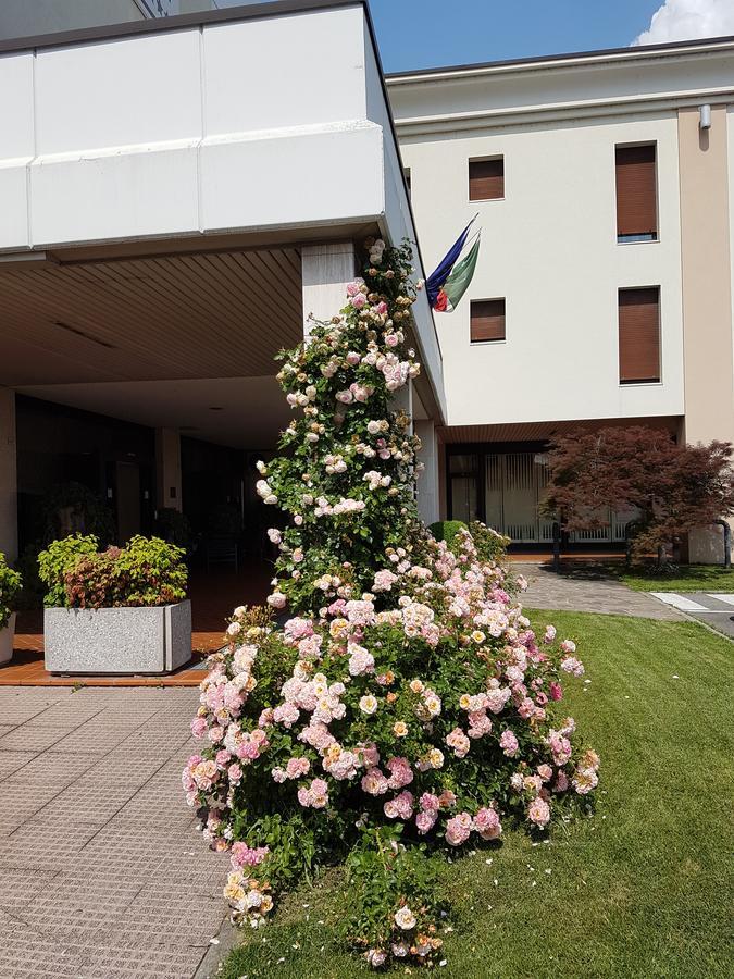 Hotel Continental Brescia Roncadelle Bagian luar foto