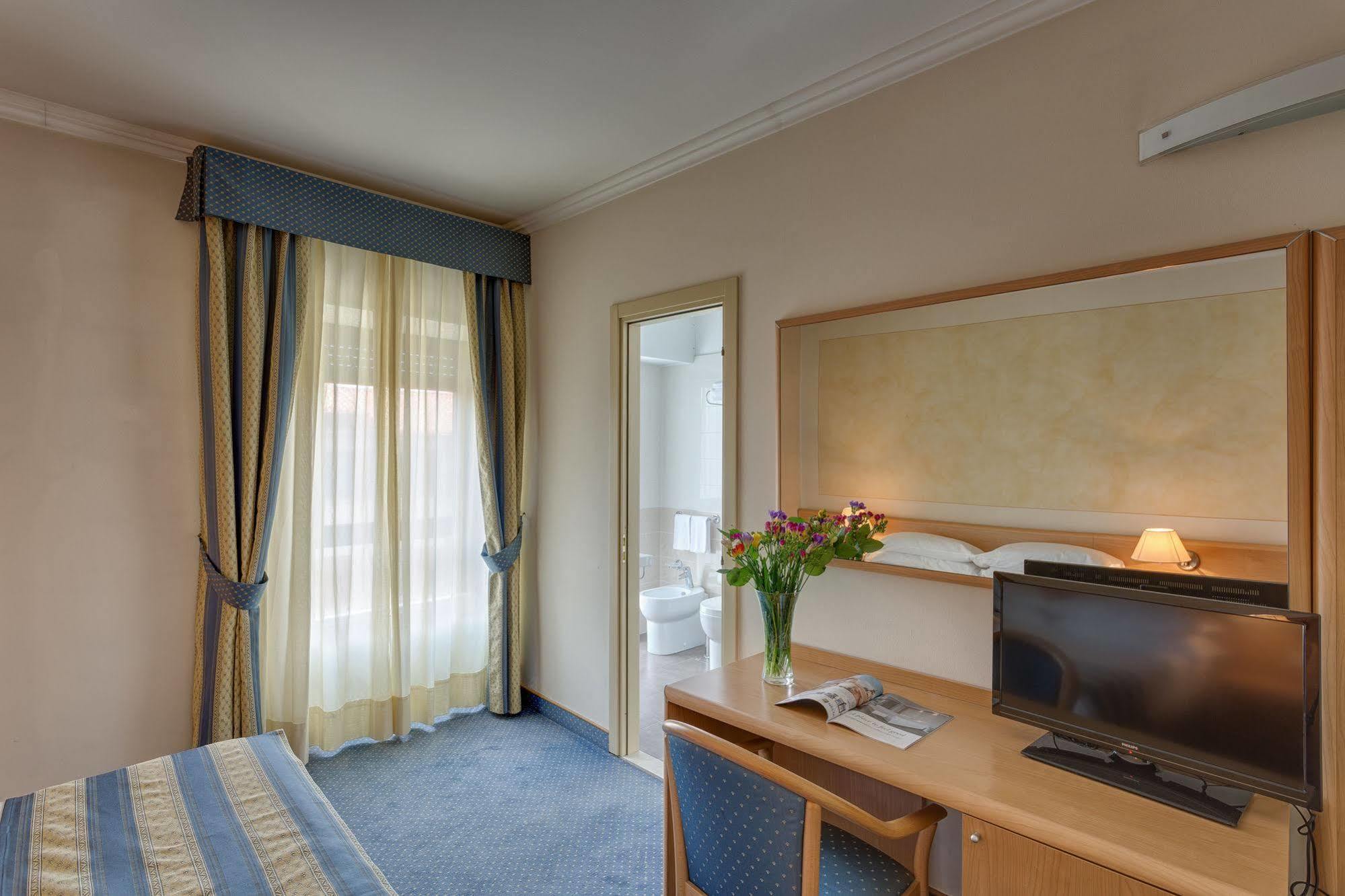 Hotel Continental Brescia Roncadelle Bagian luar foto