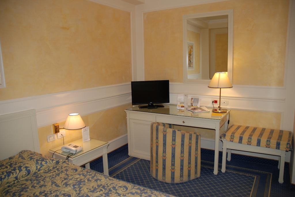 Hotel Continental Brescia Roncadelle Bagian luar foto